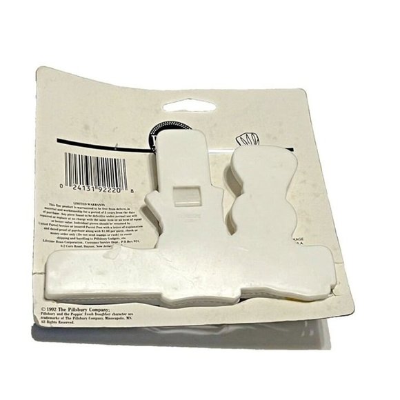 NWT 1992 Vintage Pillsbury Dough Boy with Carrot Plastic Large Chip Bag Clip - Picture 3 of 3